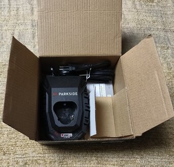 Nabíječka Parkside 12V 2,4Ah - 2