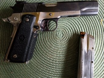 Prodám pistoli - 2