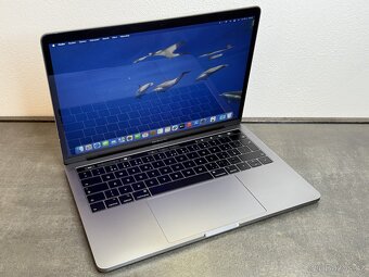 Macbook Pro 13" 2019 / I5 / 16GB / 256GB / Space gray
- 2