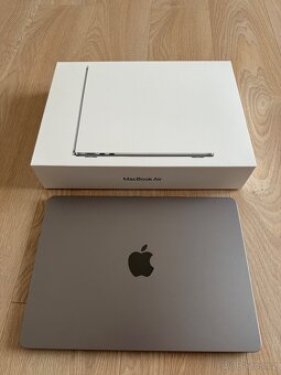 MacBook Air 13" 2024, M3, 8GB/256GB Vesmírně šedý - 2