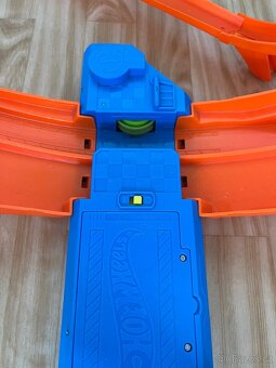 Hot wheels masivní smyčka - 2