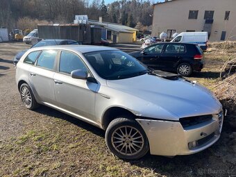 Alfa romeo 159 bez motoru v celku za 3500 - 2