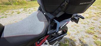 Honda CB 750 Hornet Rok 2023 najeto pouze 8900km - 2