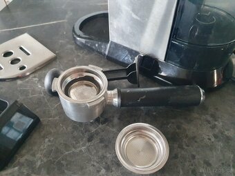 Pákový kávovar Delonghi Dedica EC680 - 2