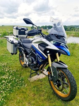 Voge 525 DSX 35 kW– jako nová - 2