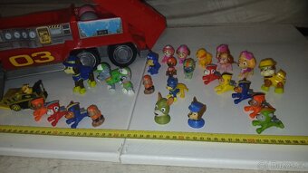 Tlapková patrola - Velké hasičské auto s efekty a figurky - 2