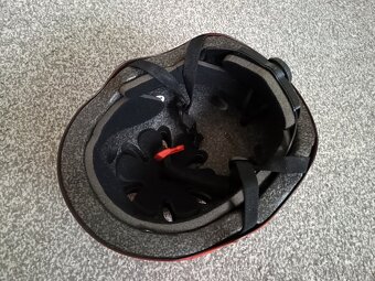 Přilba na kolo pro dítě vel. M velmi zachovalá - 2