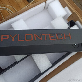 Rámeček na baterie Pylontech - 2