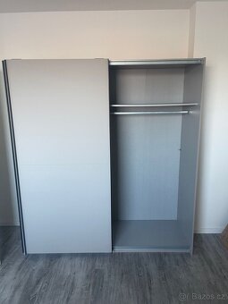 Šatní skříň - 2