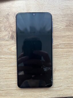 Samsung A40 mobilní telefon - 2