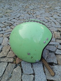 Retro helma - 2