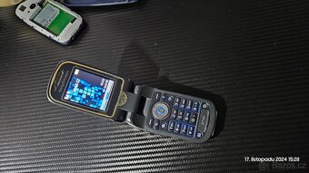 Sony Ericsson Z710i - 2
