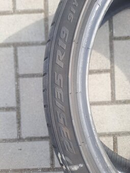 Pirelli P Zero 235/35 R19 - 2