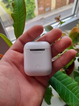 Air pods 1 - 2