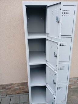 Plechová skříň - 10 boxu - 2