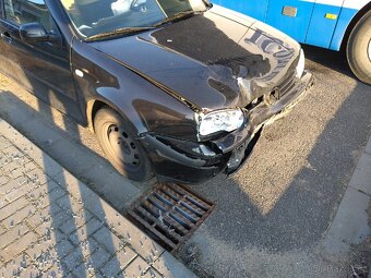 Golf 4 - 2