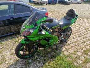 Kawasaki Ninja ZX9R - 2