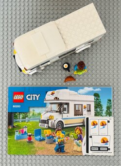 LEGO City 60283 - Prázdninový karavan - 2