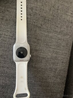 Hodinky Apple Watch Se 40 mm 2 roky staré - 2
