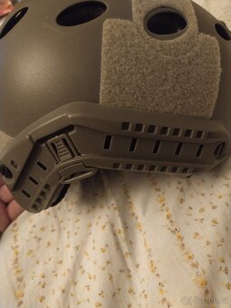 Airsoft helma fast - 2