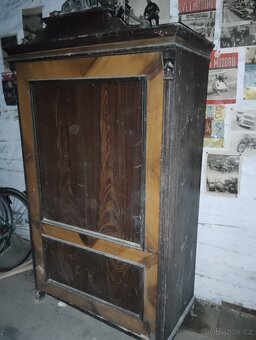 Starožitná skříň - 2