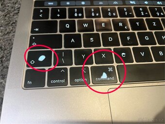 13 Macbook Pro 2019 s Touchbarem, i5 - 2