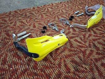 Blastry chrániče rukou - 2