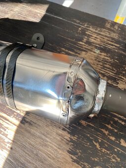Akrapovic titan karbon - 2