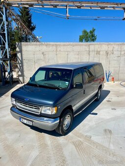 V10, Ford E350, obsah 6,7 litru, 7 místné - 2