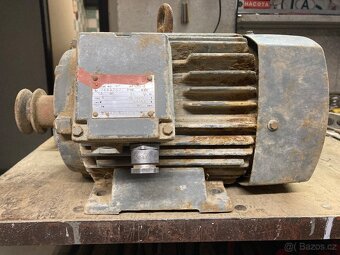 Třífázový elektromotor 1,5 kW 950 ot. / min. - 2