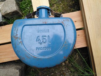 Retro kanystr Sandrik do rezervy vozu 4,5l - 2