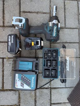 Makita Utahovák rázový DTW700RTJ - 2