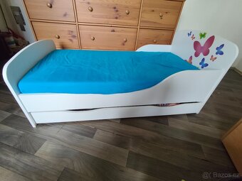 Dětská holčičí postýlka 146x76cm s matrací a prostěradly - 2