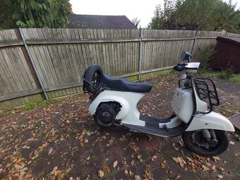 Piaggio Vespa 50 speciál - 2