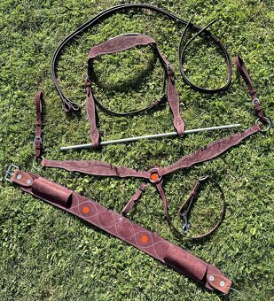 Westernový set hnědo/vínový - 2