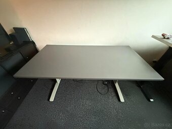 Kancelářský stůl - 2