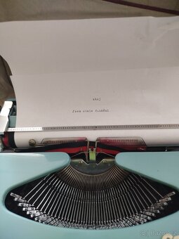 Starý psací stroj - 2