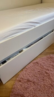 Jednolůžková bílá postel - 2