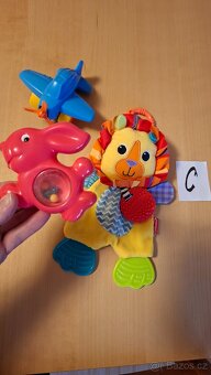 Lucka C - sada chrastítko, kousátko, lvíček - 2