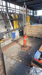 prodám stojanový věšák - 2