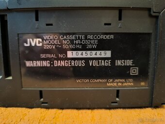 Starý videorekorder JVC - 2