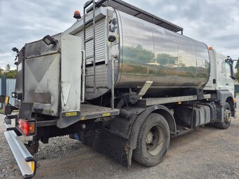 Mercedes Axor cisterna na asfalt - - 2