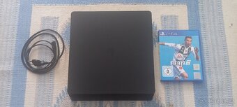 Playstation 4 500GB s hrou - 2