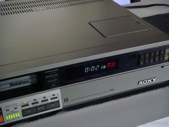 KOUPÍM VIDEOREKORDÉR BETAMAX - 2
