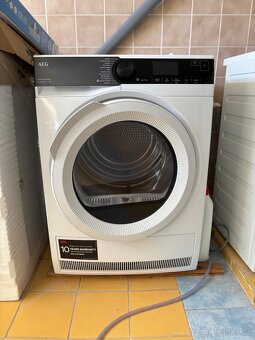 Sušička prádla AEG 7000 SensiDry TR7392C - 2