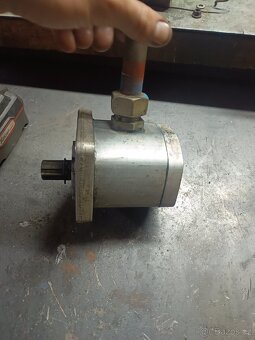 Hydraulické čerpadlo TGL 10859 - 2