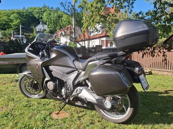 Honda VFR 1200 F - 2