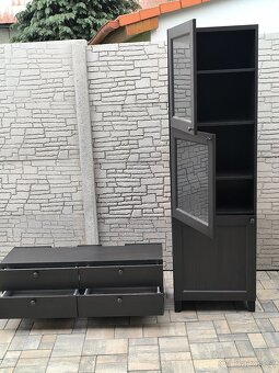 Prodám knihovnu a TV stolek IKEA - 2
