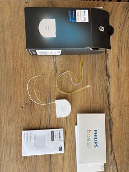 Set Philips Hue - zarovky E27, E14 a wall switch - 2