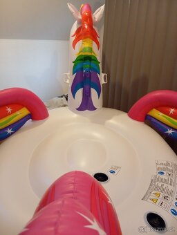 Nafukovací jednorožec Mega Unicorn - 2